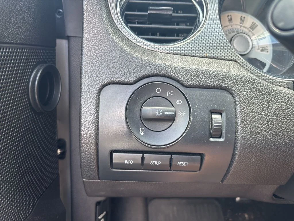 Used 2010  Ford GT Premium image 22