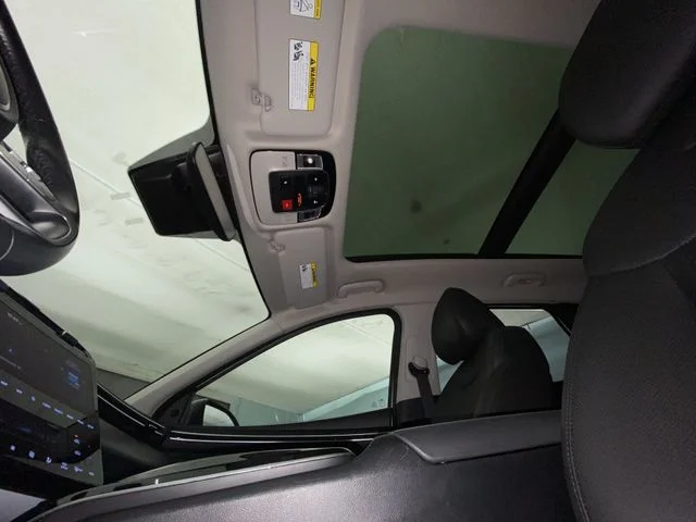 Used 2023 White Hyundai SEL Convenience image 22
