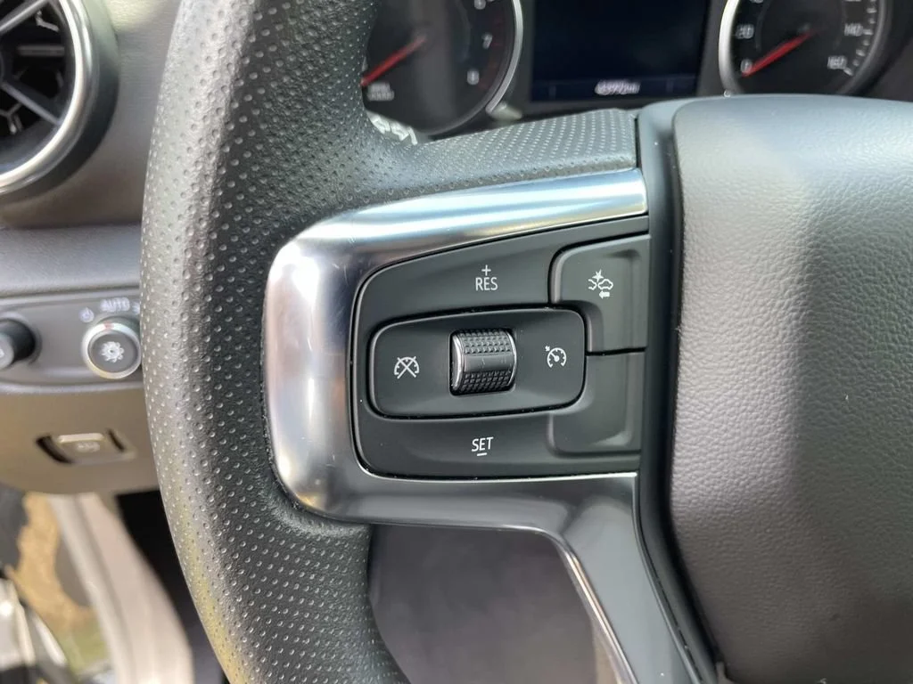 Used 2025 Black Chevrolet 2LT image 20