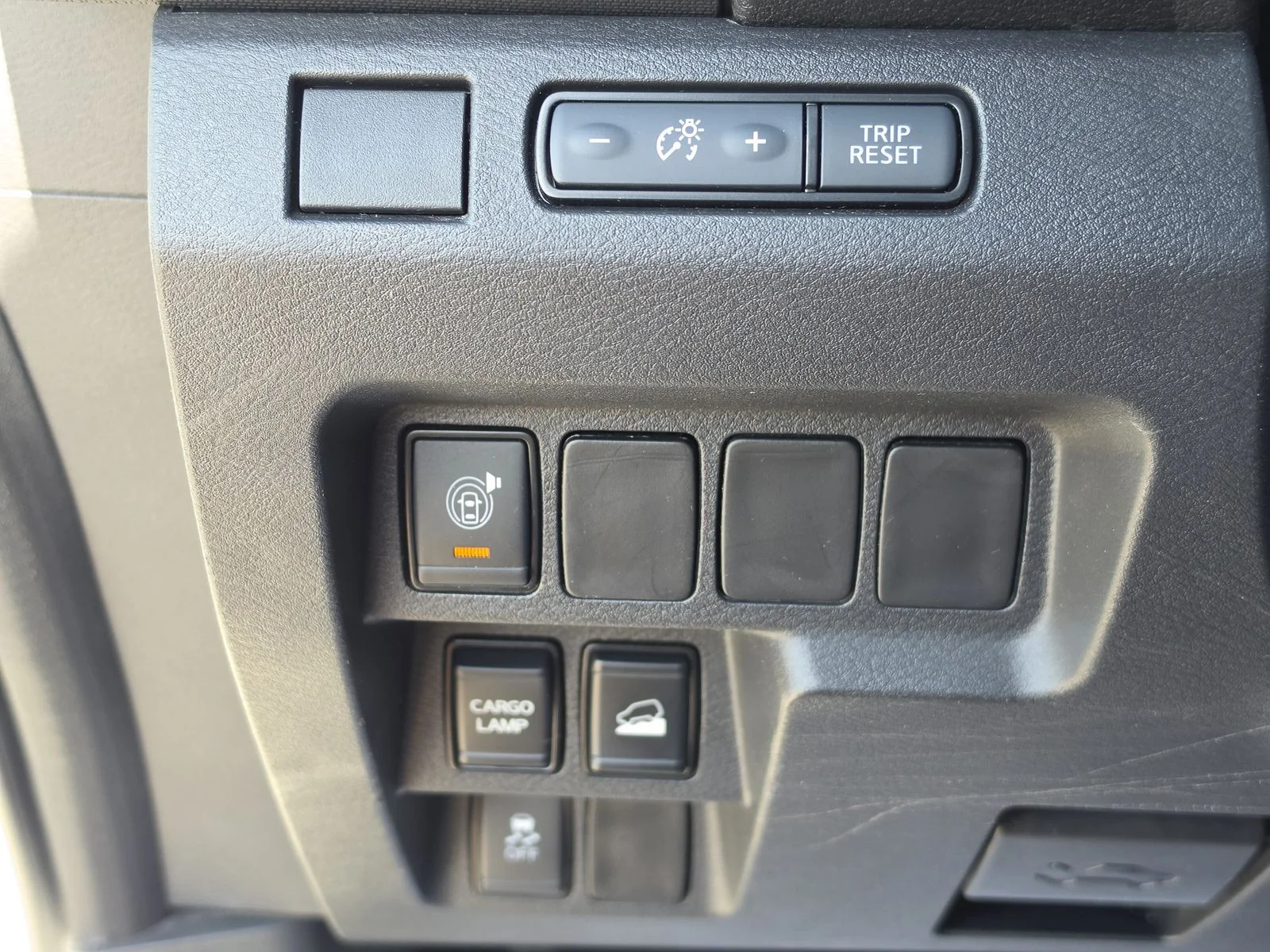Used 2022 White Nissan S image 30