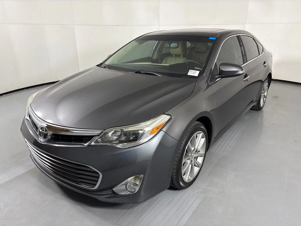 Used 2015 Gray Toyota XLE Touring image 4