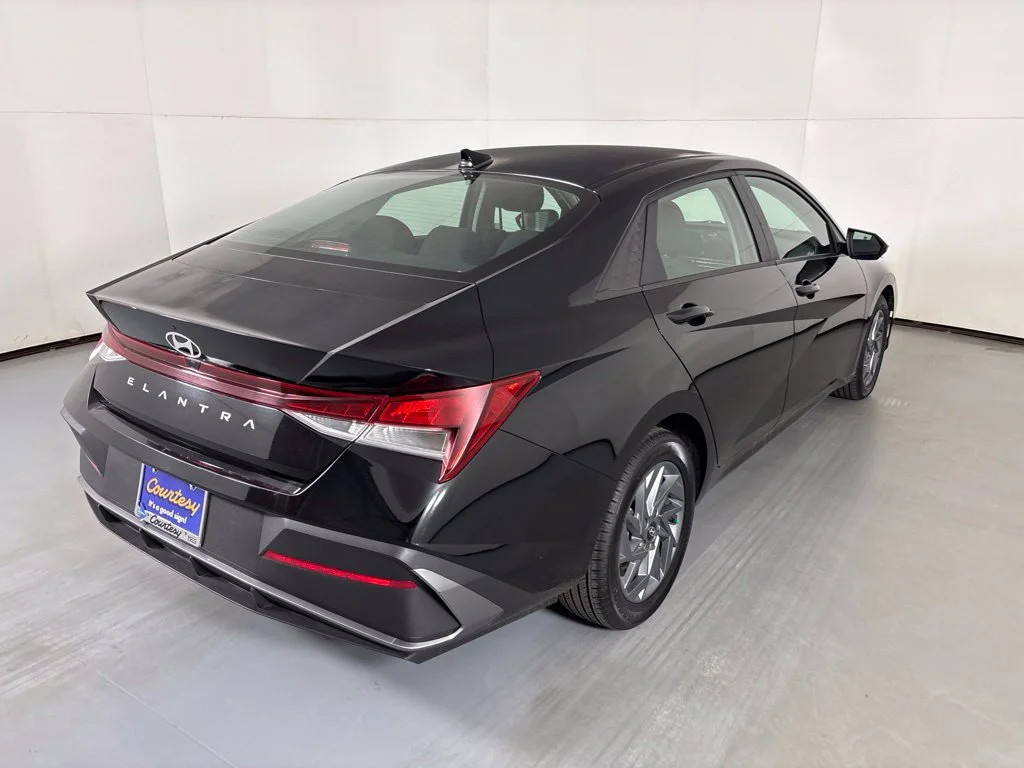 Used 2024 Black Hyundai SEL image 8