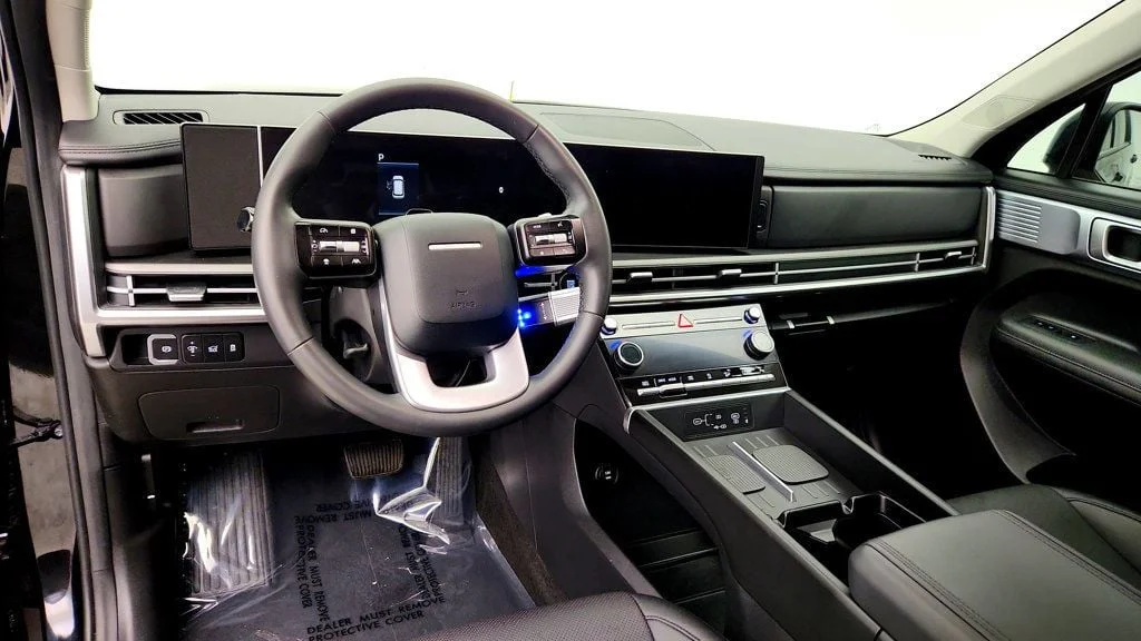 Used 2025 Phantom Black Hyundai SEL AWD image 11
