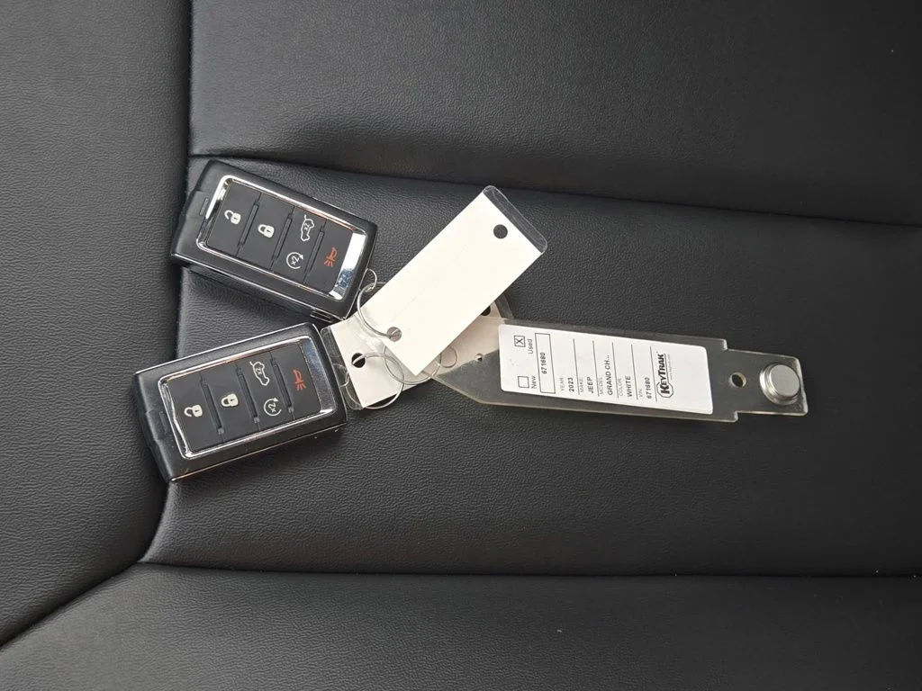 Used 2023 White Jeep Limited image 10