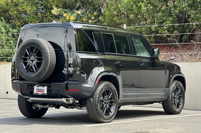 New 2026 Santorini Black Land Rover S image 5