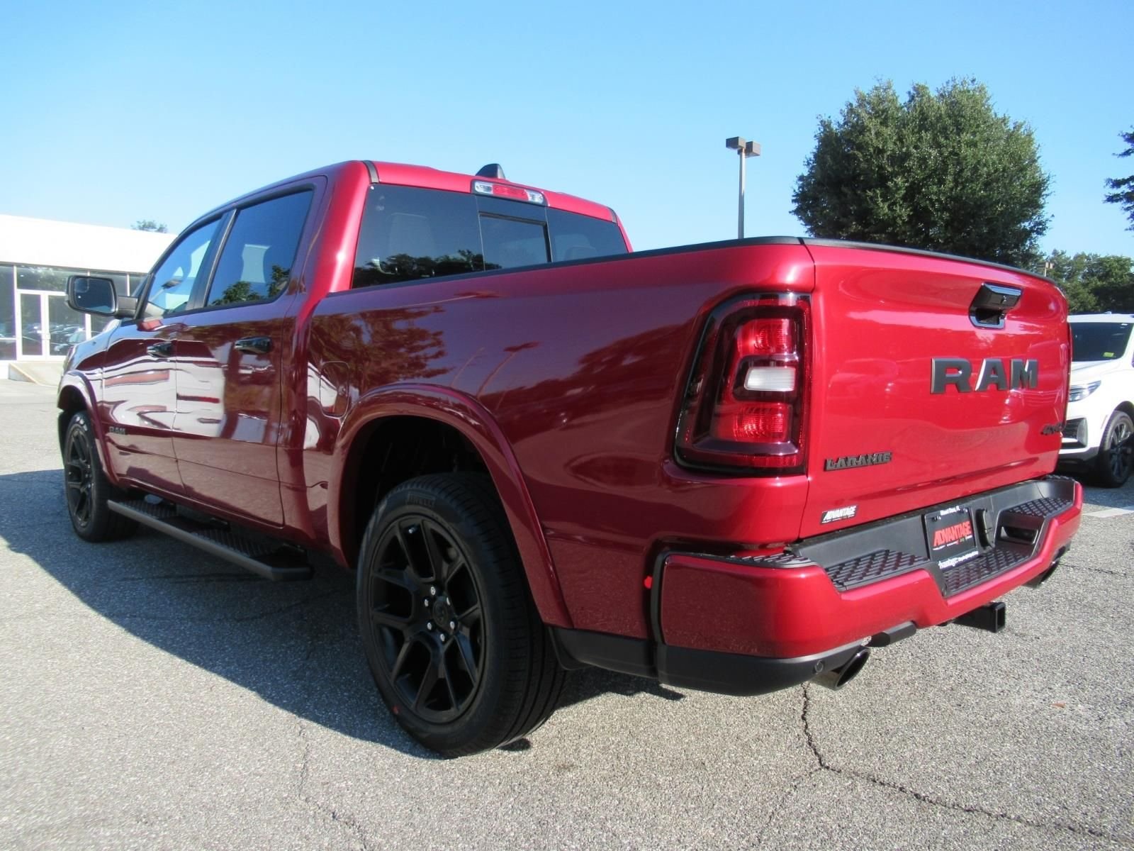 New 2026 Molten Red Pearl-Coat Exterior Paint RAM Laramie image 5