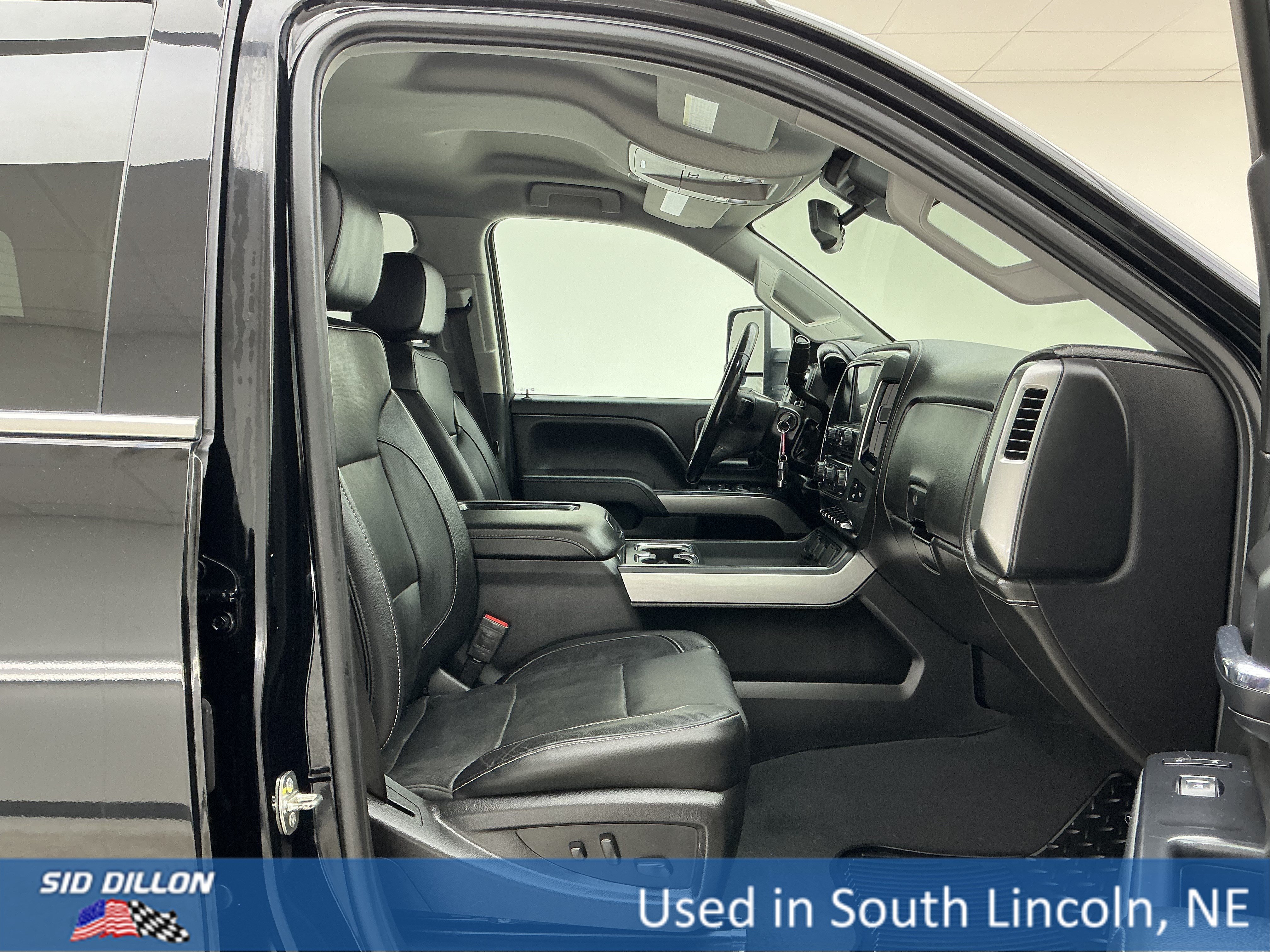 Used 2019 BLACK Chevrolet LTZ image 25