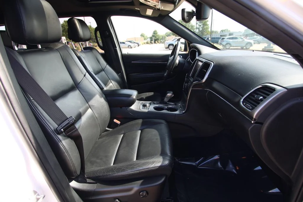 Used 2018 White Jeep Limited image 8