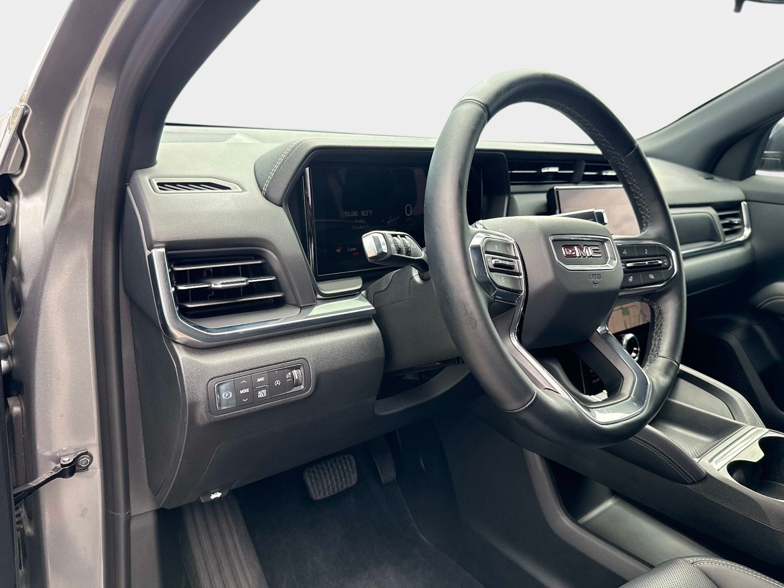 Used 2025 Sterling Metallic GMC AWD Elevation image 18