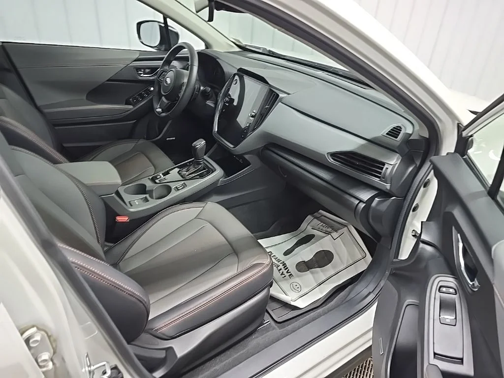 Used 2025 Crystal White Pearl Subaru Limited image 16