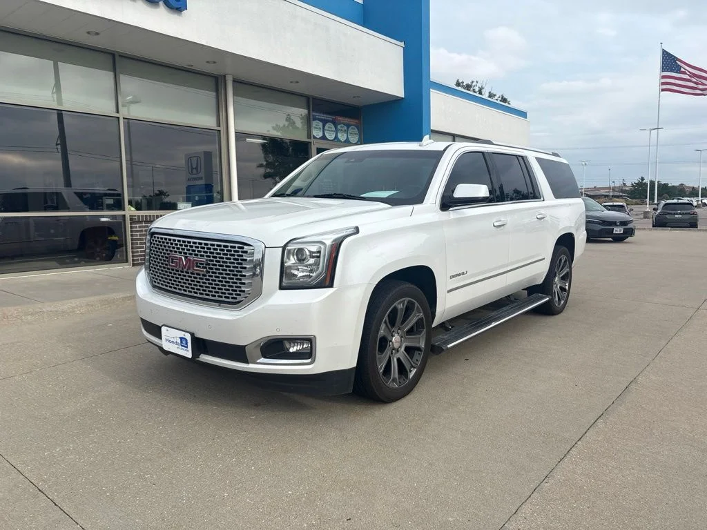 Used 2017 White GMC Denali image 1