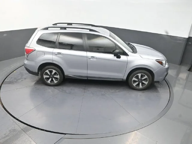 Used 2018 Silver Subaru 2.5i image 30