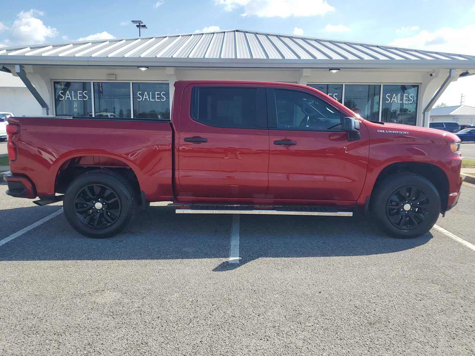 Used 2021 CHERRY RED TINTCOAT Chevrolet Custom image 9