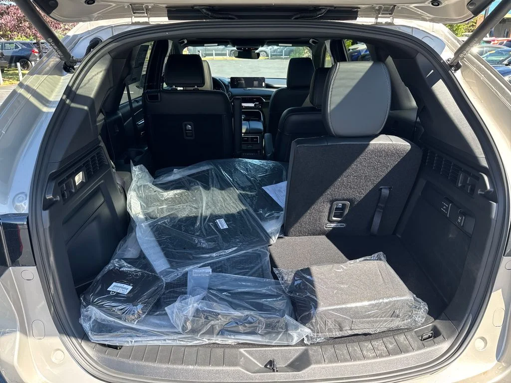 New 2026 Platinum Mazda 3.3 Turbo Premium Plus image 31