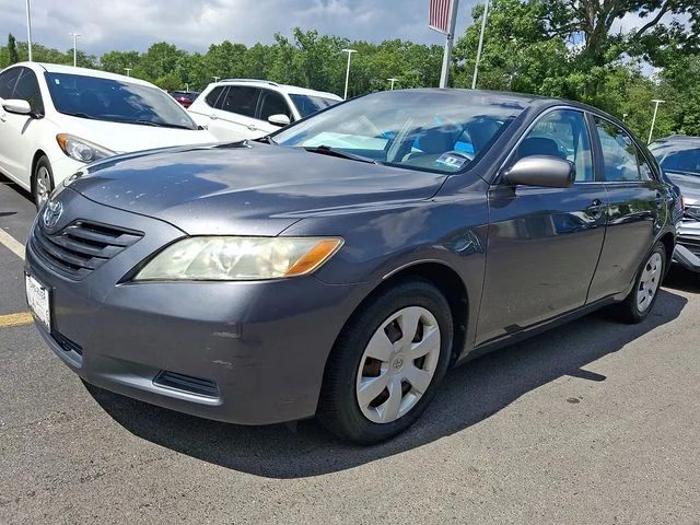 Used 2009 Gray Toyota LE image 3