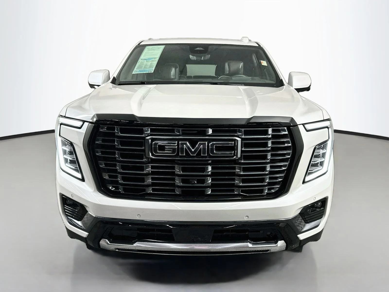Used 2025 White GMC Denali Ultimate image 2