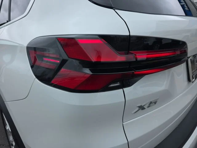 Used 2025 White Metallic BMW xDrive40i image 35