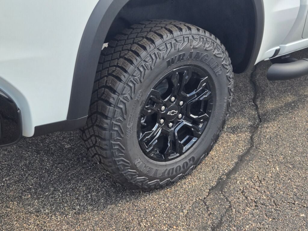 2026 Chevrolet Silverado 1500 ZR2 - Photo 12