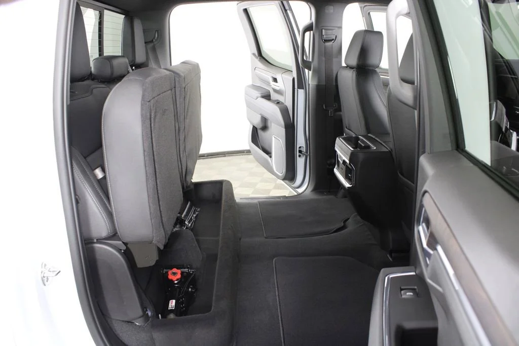 2026 GMC Sierra 1500 SLT - Photo 13