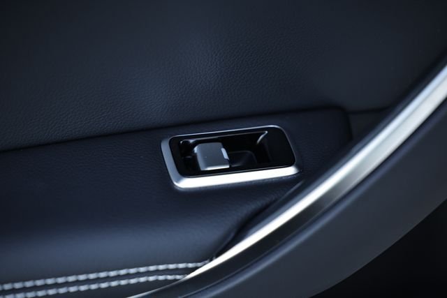 New 2024 Fuji White JAGUAR P300 R-DYNAMIC SE AWD image 37