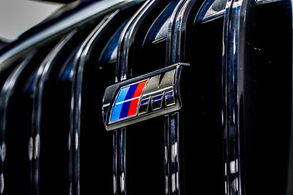 Used 2024 Blue BMW M60i image 7