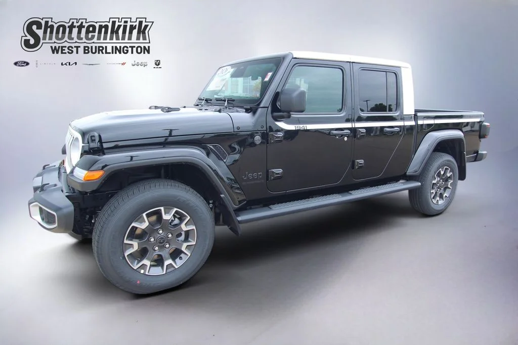 2026 Jeep Gladiator Sahara Auto's photo