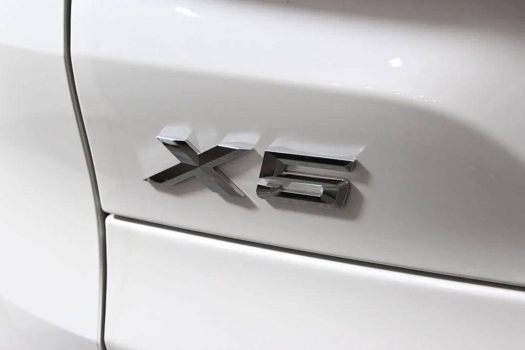 Used 2026 White BMW xDrive50e image 37