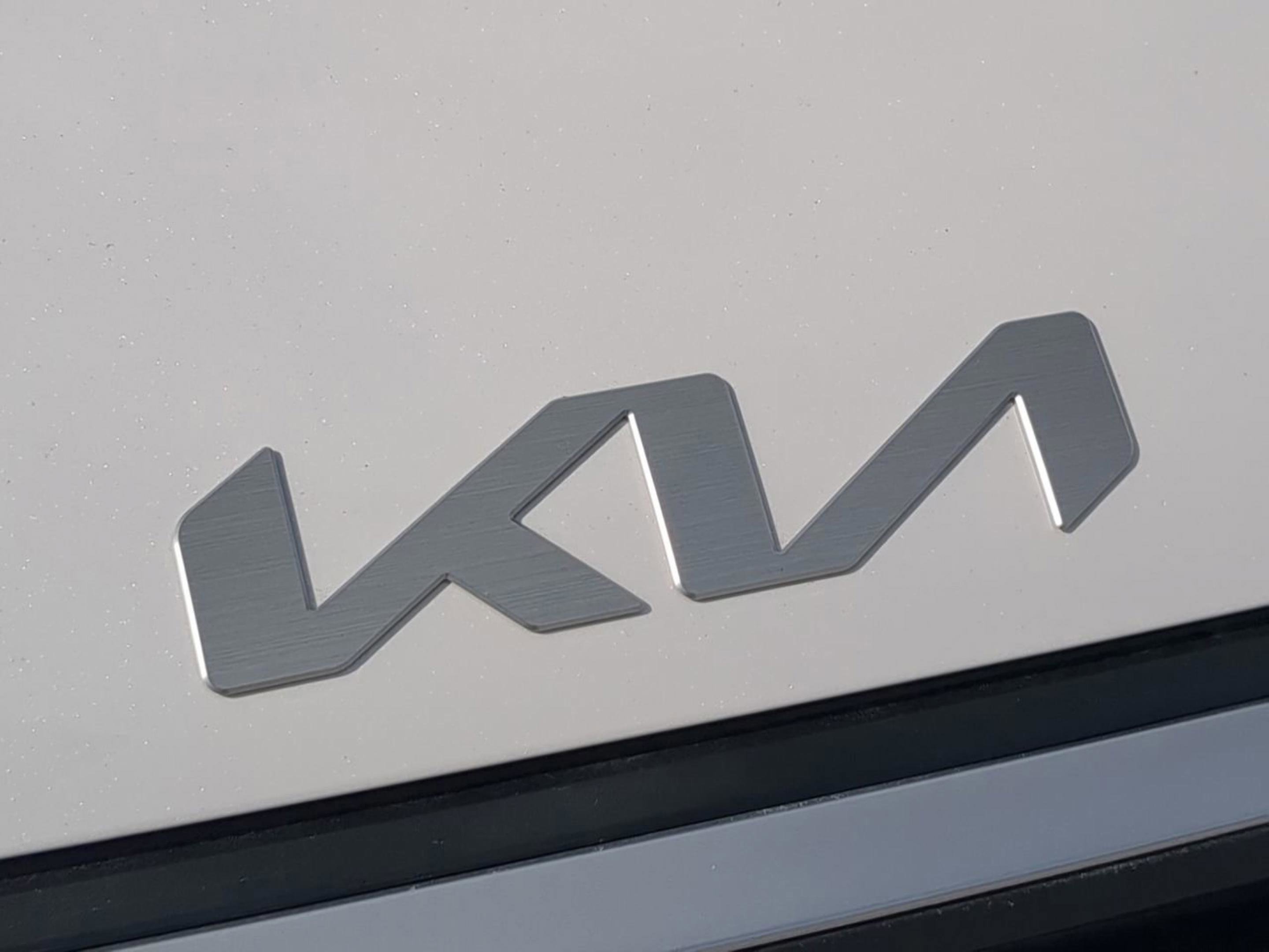 New 2026 Snow White Pearl Kia LX image 29