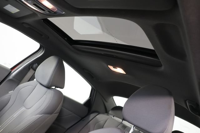 Used 2025 Red Hyundai SEL Convenience image 19