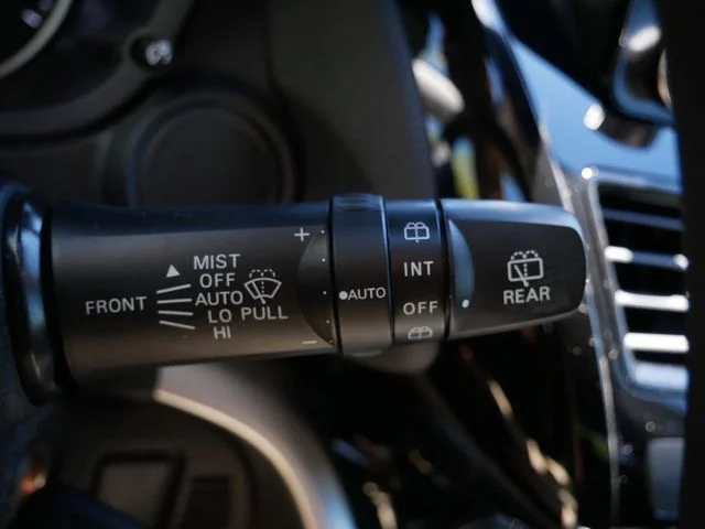 Used 2023 White Diamond Mitsubishi LE image 26