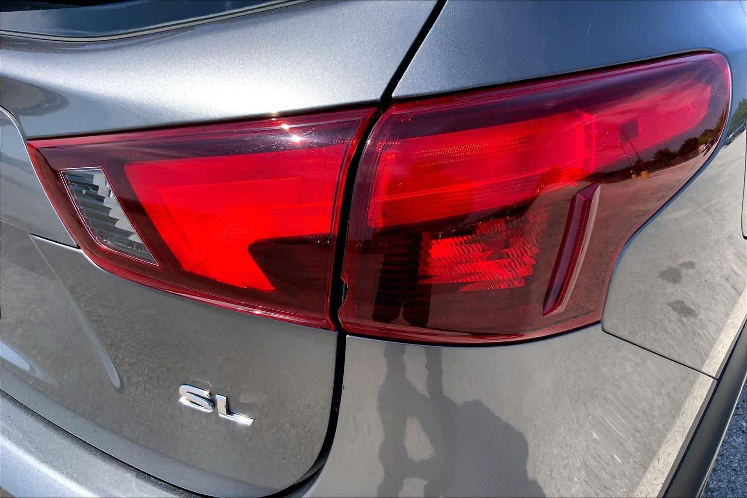 Used 2018 Gun Metallic Nissan SL image 30