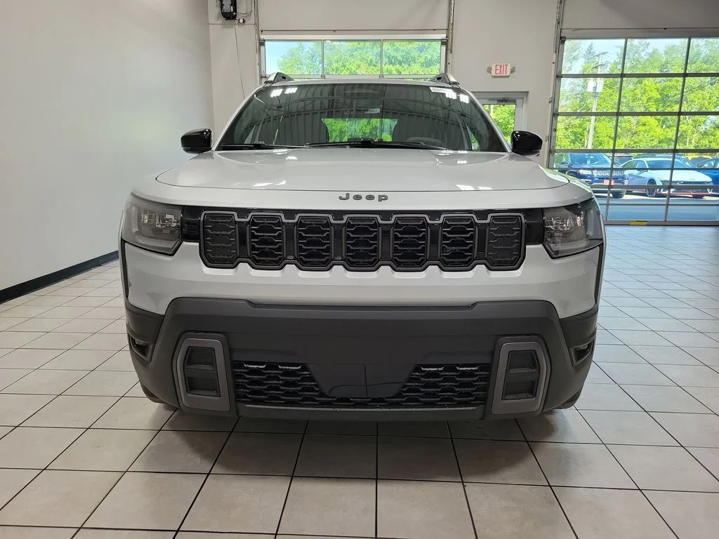 New 2026 Silver Zynith Clear-Coat Exterior Paint Jeep Limited image 2