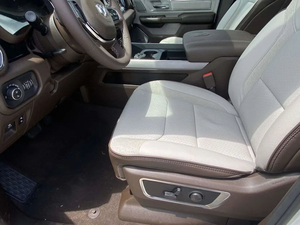 New 2026 Bright White Clear-Coat Exterior Paint RAM Laramie image 13