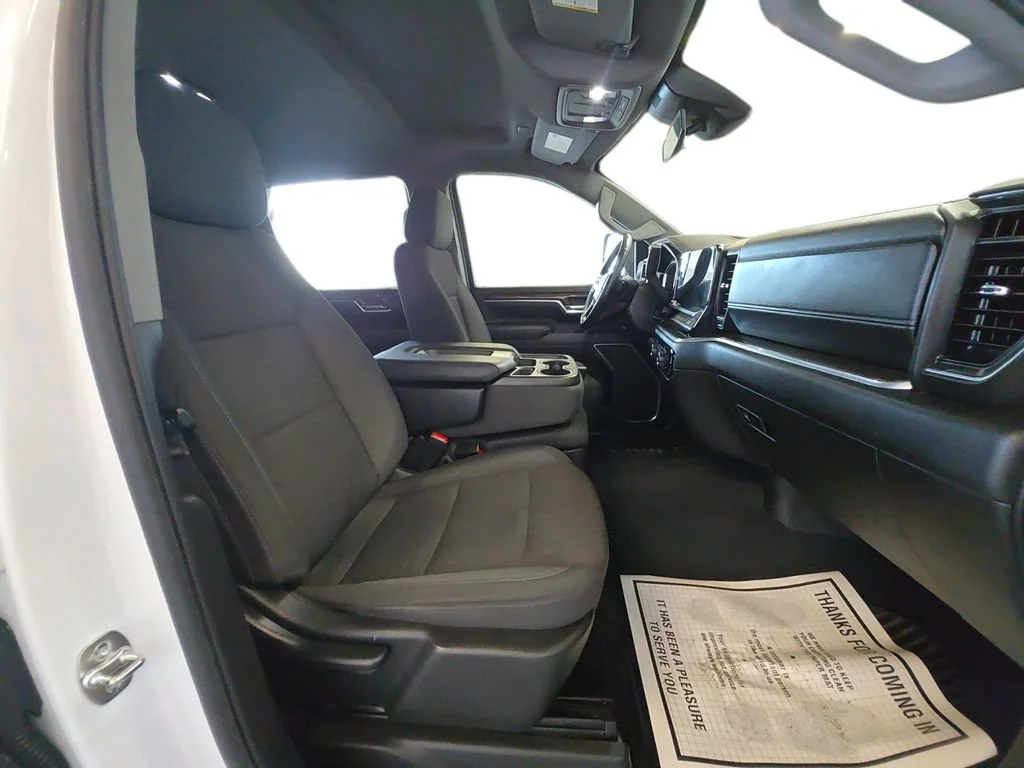 Used 2025 Summit White Chevrolet LT image 22