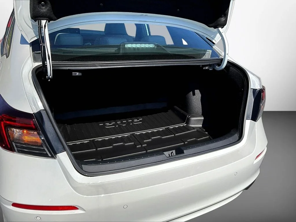 New 2026 Platinum White Pearl Honda 2WD Sport Touring Hybrid image 7