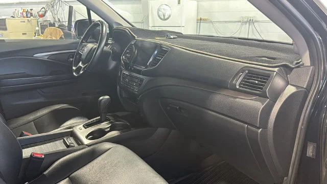 Used 2020 Black Honda EX-L image 13