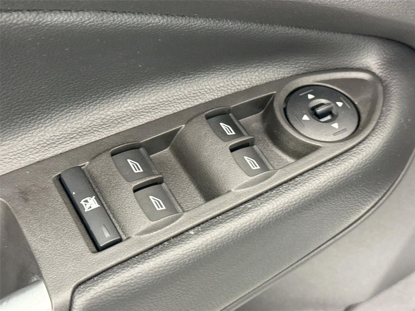 Used 2018 Ingot Silver Ford SE image 25