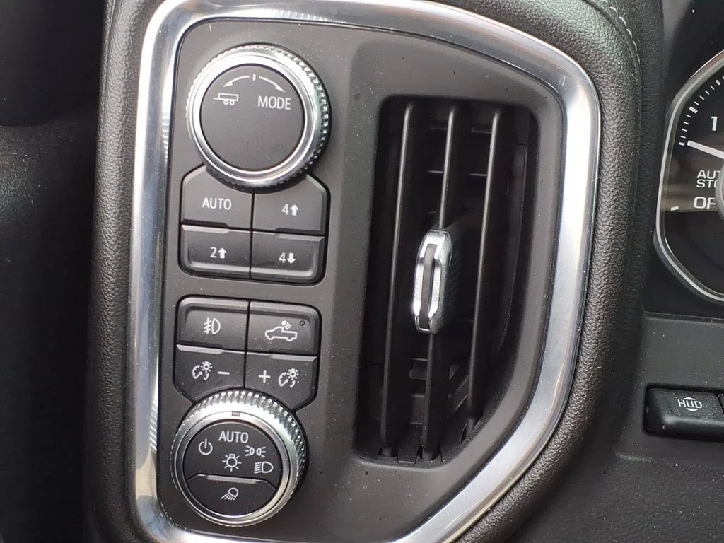 Used 2020 White GMC Denali image 33