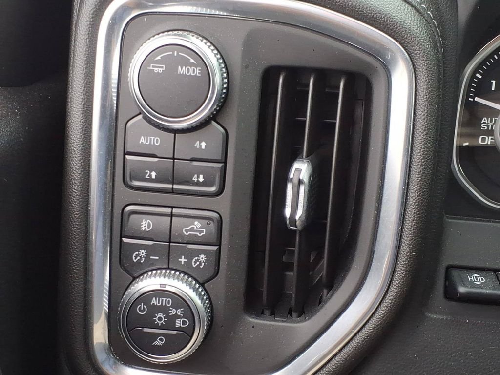 Used 2020 White GMC Denali image 33