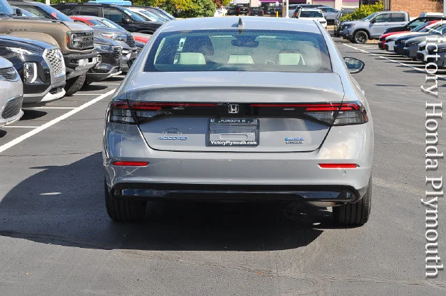 New 2026 Urban Gray Pearl Honda Touring image 4