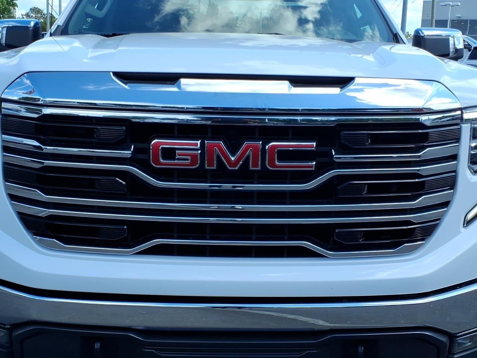 Used 2025 Summit White GMC SLT image 14