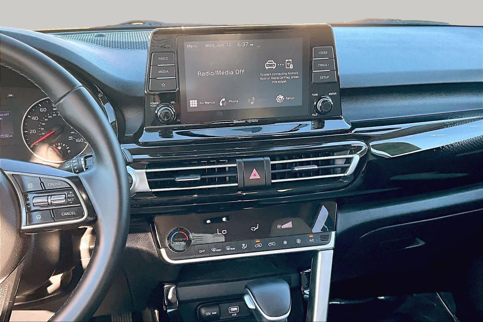 Used 2021 Snow White Pearl Kia EX image 6
