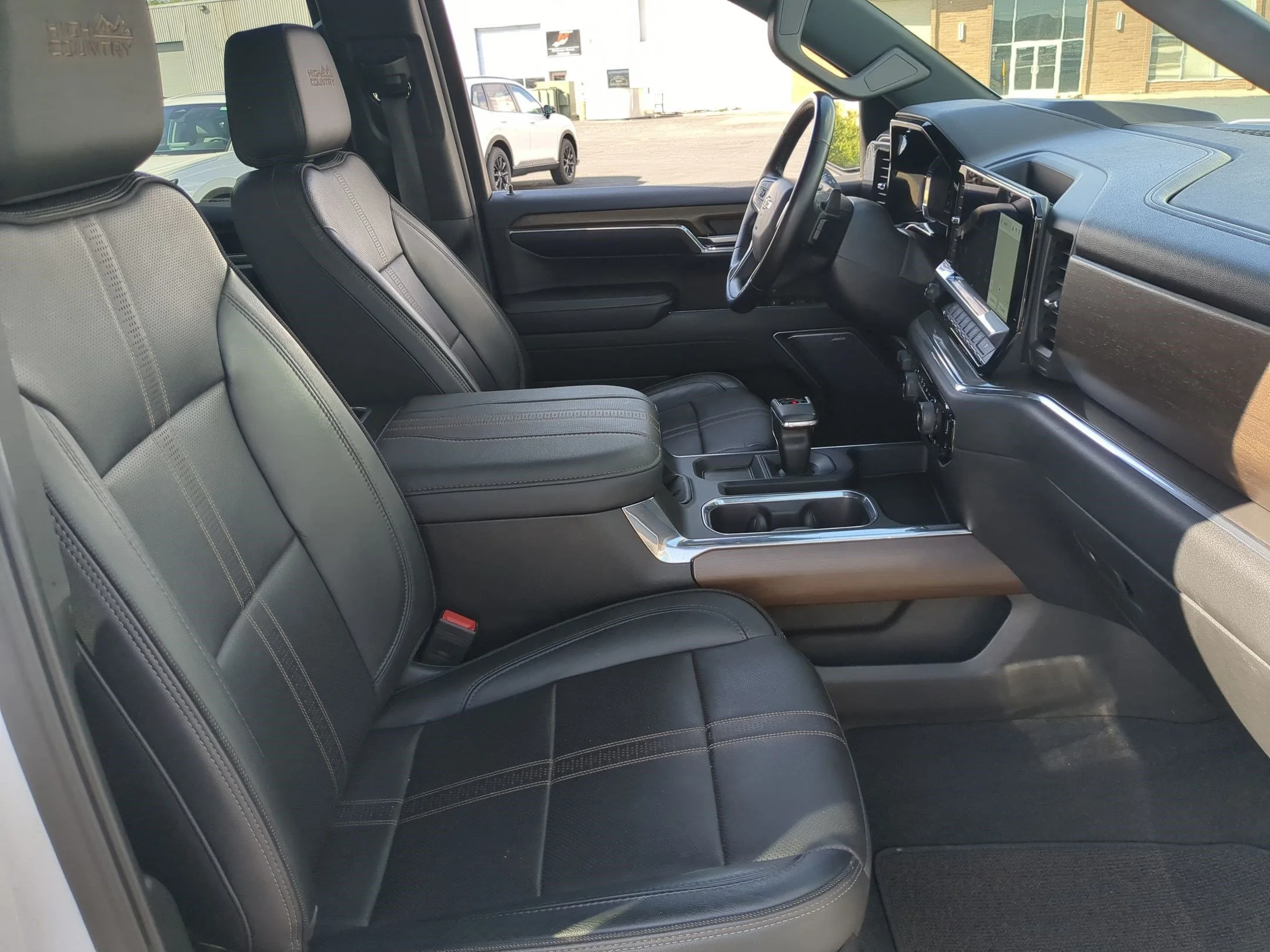Used 2023 Iridescent Pearl Tricoat Chevrolet High Country image 32