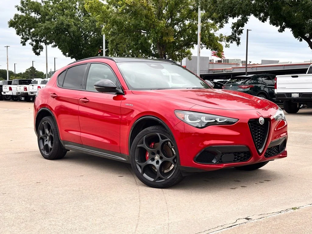 2025 Alfa Romeo Stelvio Stelvio AWD's photo