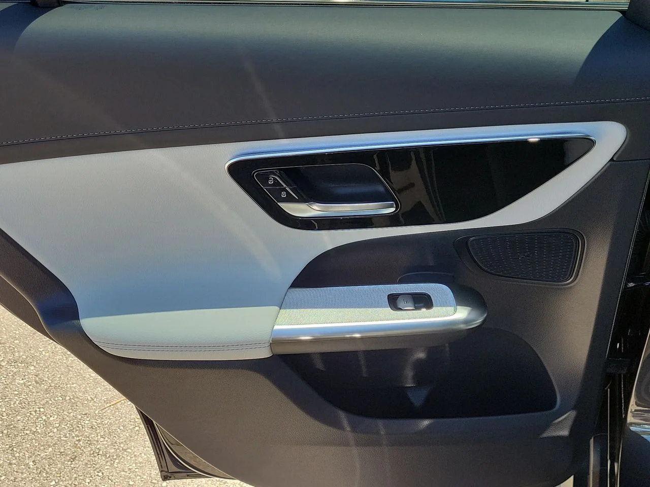 New 2027 Graphite Grey Metallic Mercedes-Benz GLC 300 image 10
