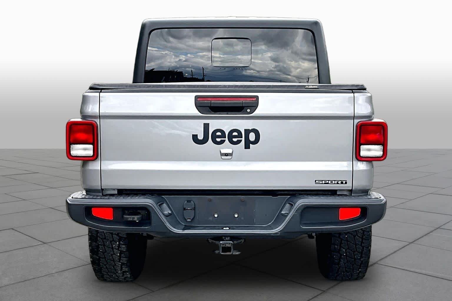 Used 2020 Billet Silver Metallic Clearcoat Jeep Sport S image 5