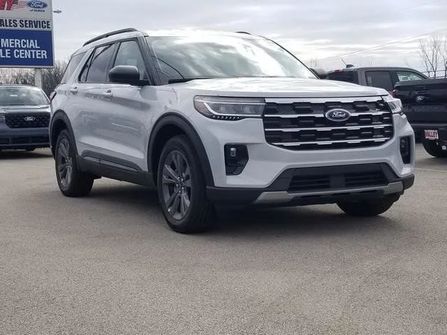 New 2026 Space White Metallic Ford Active image 2