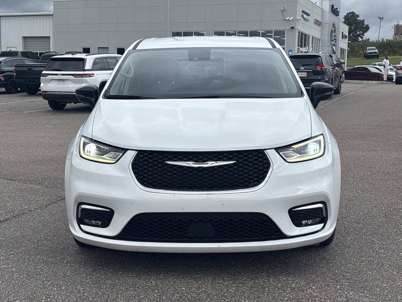 2024 Chrysler Pacifica PHEV Select - Photo 2