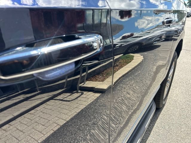 Used 2022 Midnight Blue Metallic GMC SLT image 19