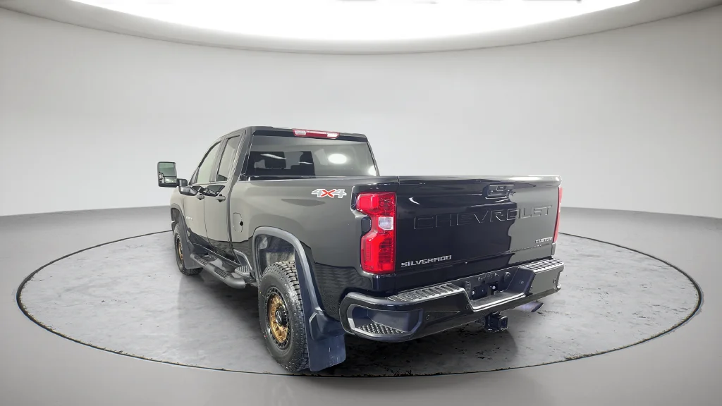 Used 2025 Black Chevrolet Custom image 11